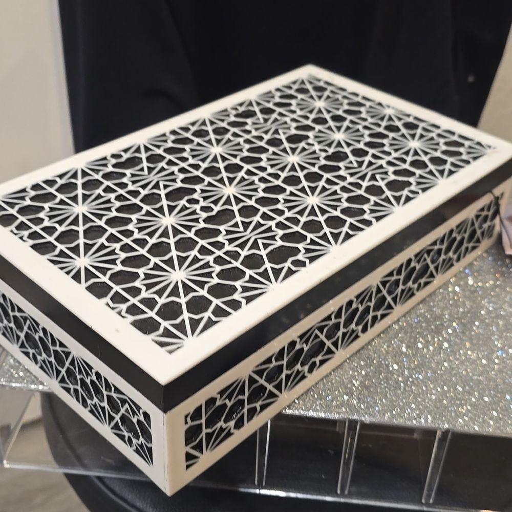 Handcrafted In India Bone & Resin Shiraz Pattern Keepsake Decorative Box - Picture 10 of 12